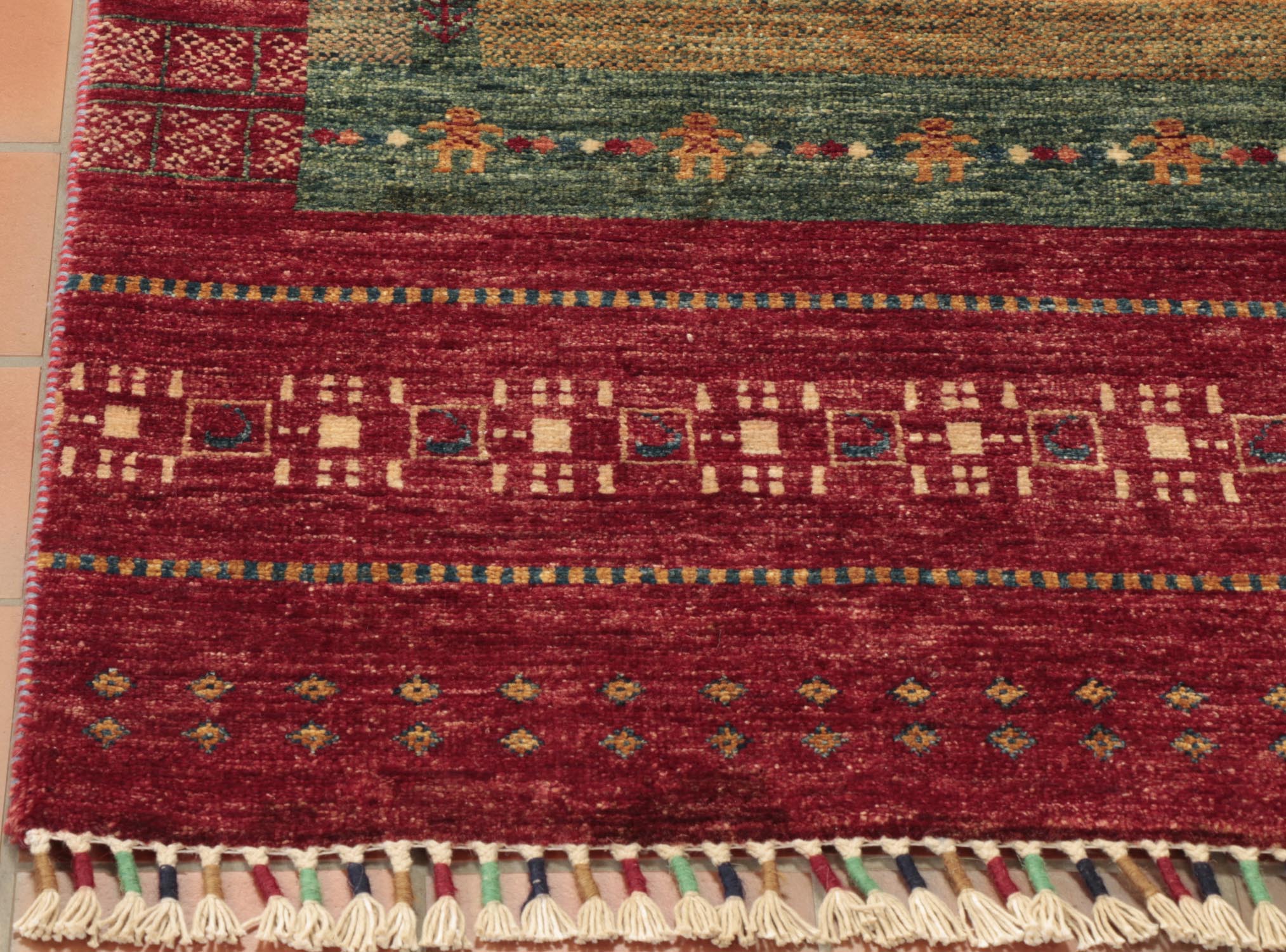 Nomad and Loribaft rugs feature fun tassels on the end of the construction, as well as sometimes appearing with barber-pole edging similar to Nomadic Qashqai rugs