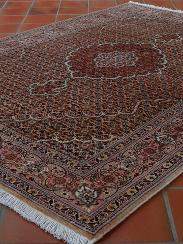 Fine handmade Persian Tabriz rug - 306297