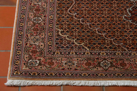 Fine handmade Persian Tabriz rug - 306297