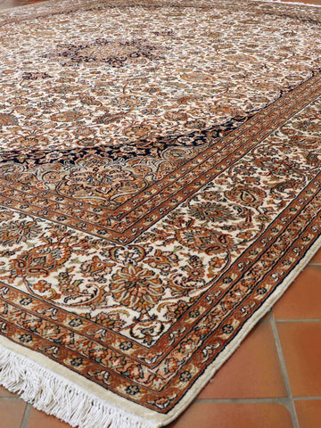 Fine handmade Kashmir silk carpet - 307296