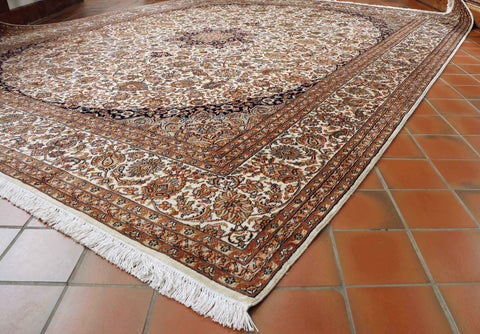 Fine handmade Kashmir silk carpet - 307296