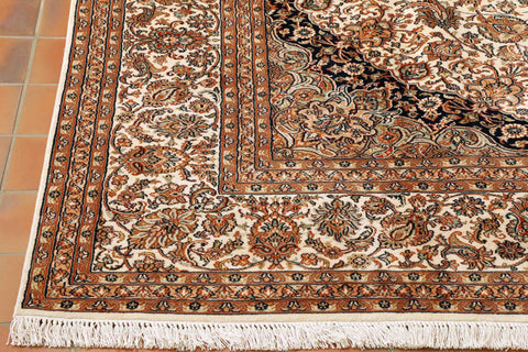 Fine handmade Kashmir silk carpet - 307296