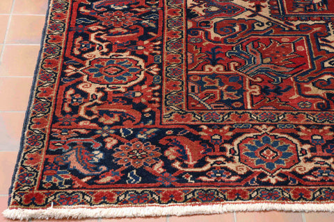 Fine handmade semi old Persian Heriz carpet - 307609